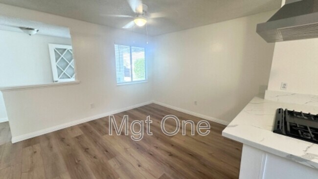 Photo - 425 Glenhill Dr