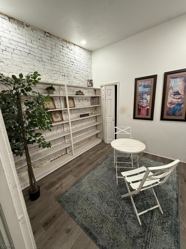 Photo - 210 W State St