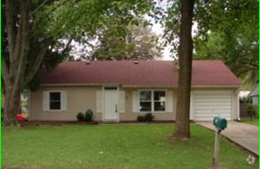 Building Photo - 3 Bedroom w/Fenced Yard Rental
