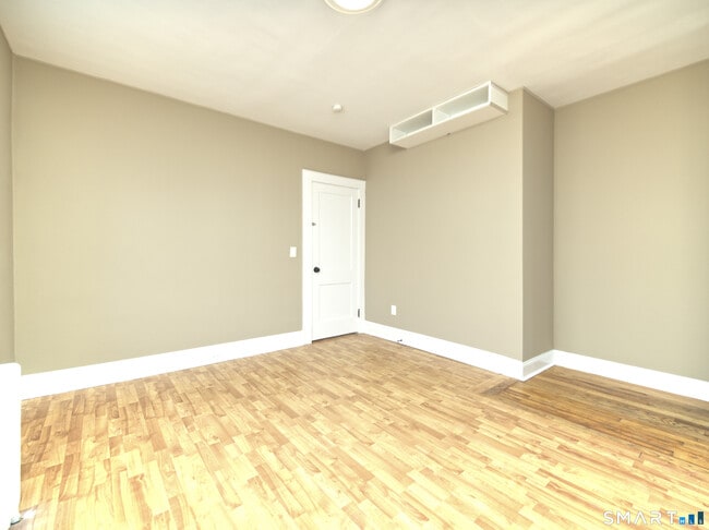 Photo - 1440 Wood Ave Unit 2nd Floor