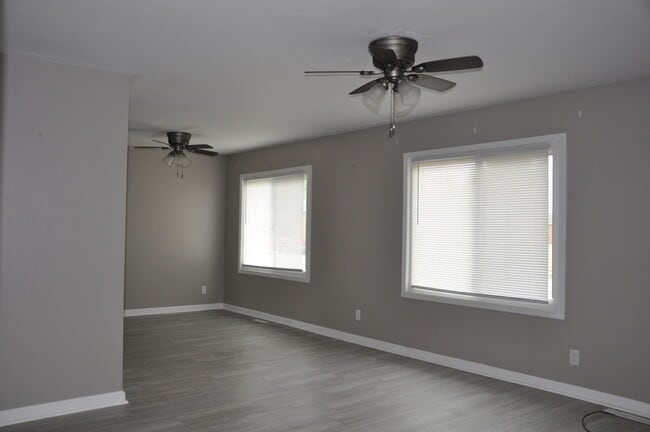 Photo - 900 Franora Dr