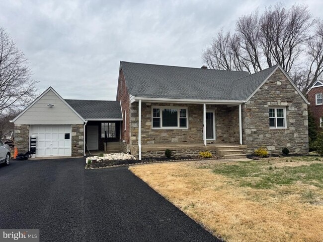 Building Photo - 36 Gravel Hill Rd