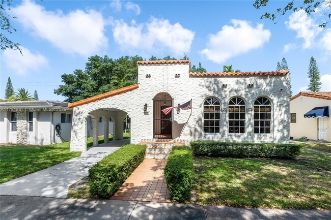 Photo - 829 Lorca St