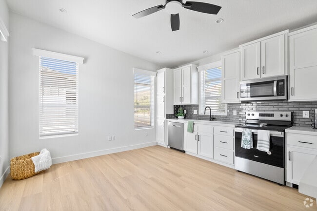 1BR, 1BA - 510SF - Living Room