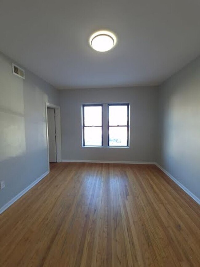 Photo - 634-640 N Lamon