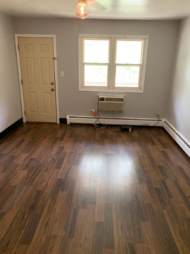 Photo - 75 willard ave Unit 11