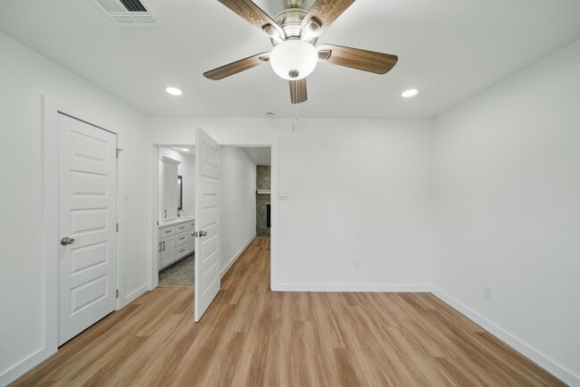 Building Photo - 9711 Derrik Dr Rental