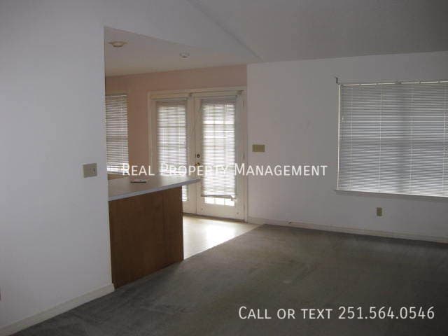 Photo - 420 Lakeview Dr W