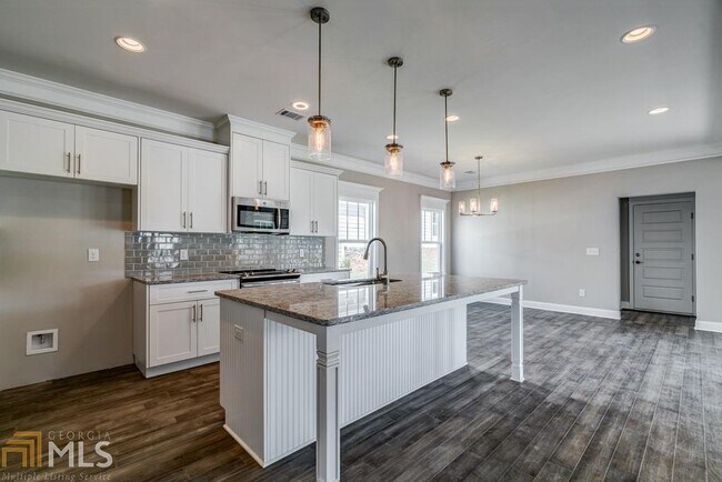 Photo - 1070 Bridle Trl