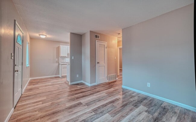 Photo - 2735 Joyce Ave Unit B