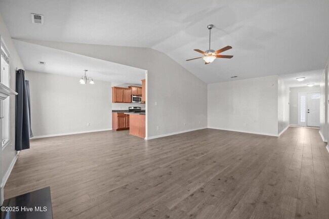 Photo - 203 Seville St