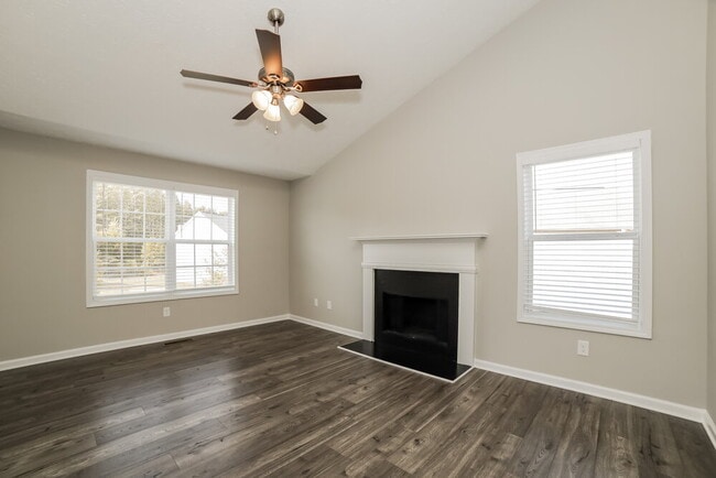 Photo - 104 Rockefeller Ln