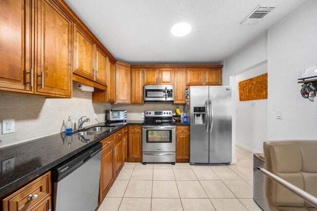 Photo - 795 SE 17th St
