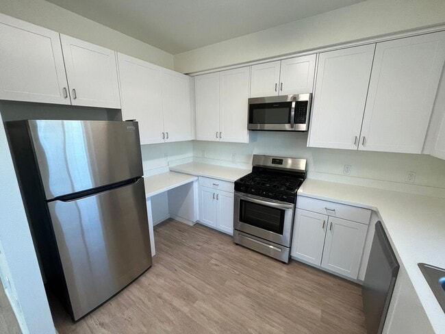 Photo - 575 E Newlove Dr