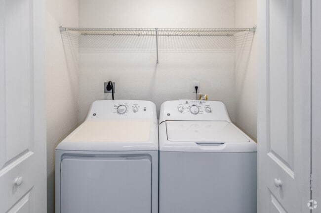 4BR, 2BA - 1,275SF - Laundry
