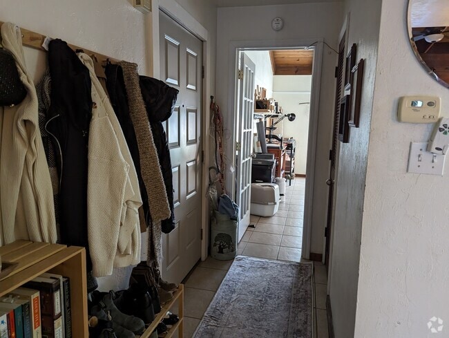 Building Photo - 848 E College Ave Unit 6 Rental