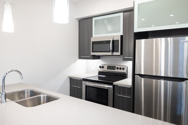 Building Photo - 9345 151 St NW Unit BSMT 1