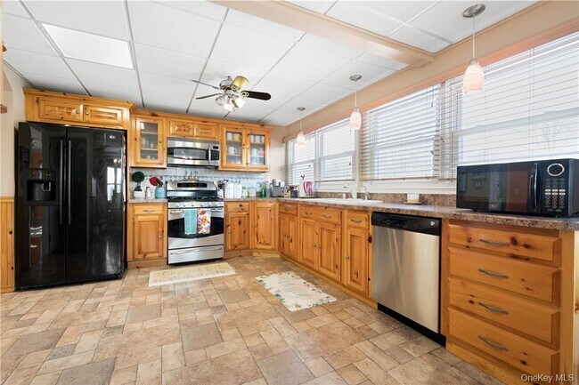 Photo - 48 Quaker Hill Rd