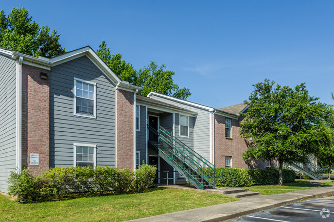 Building Photo - The Timbers Rental