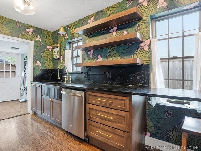 Photo - 1623 S Victor Ave