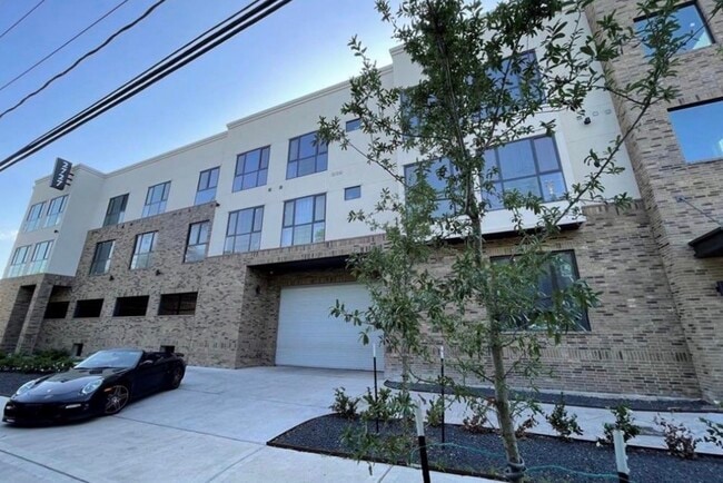Building Photo - 2727 Houston Ave Unit 209