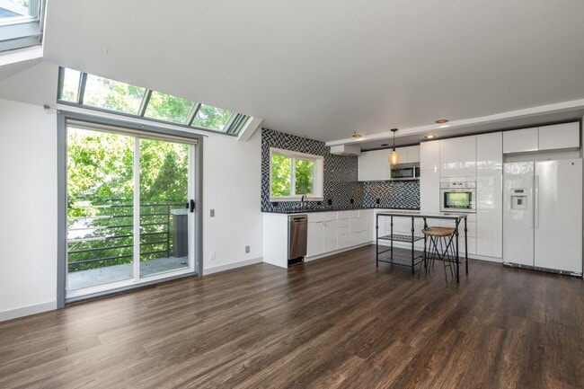 115 W Galer St