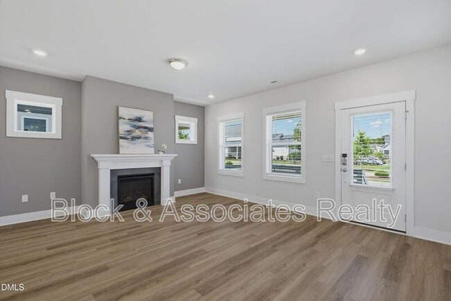 Photo - 682 Vine Pkwy