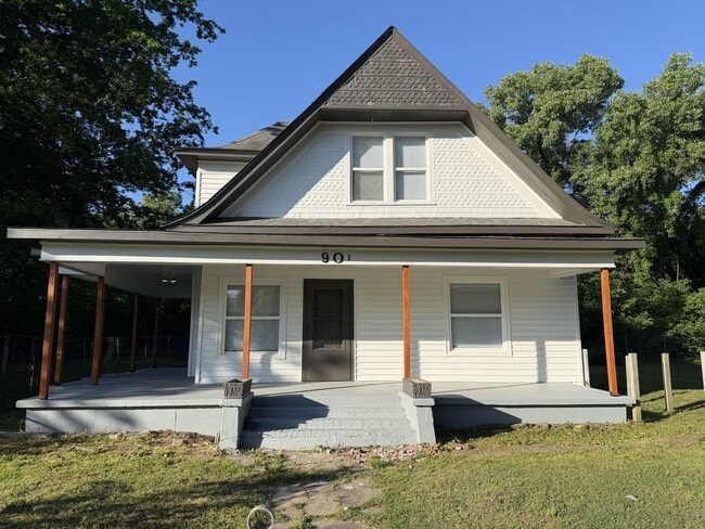 Building Photo - For Rent in Muskogee!