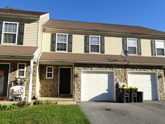 Photo - 106 Park Place Cir Townhome