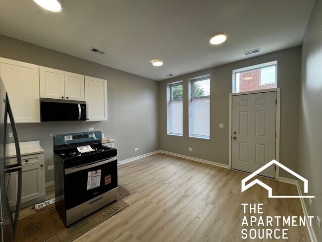 Photo - 4007 W School St Unit E