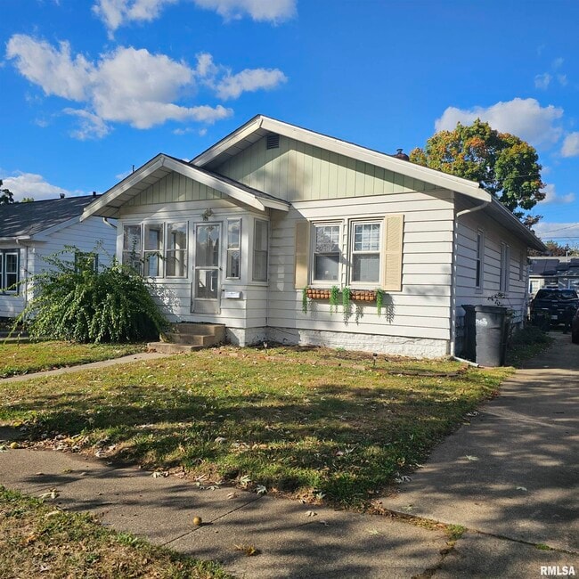 Building Photo - 909 St Julian St Unit 2