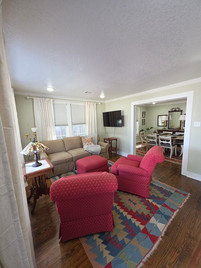 Photo - 105 Pecan St