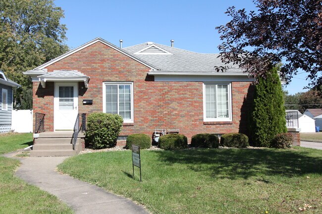 Side by side duplex- 1 bedroom - 236 W 29th St Apartments Unit 236
