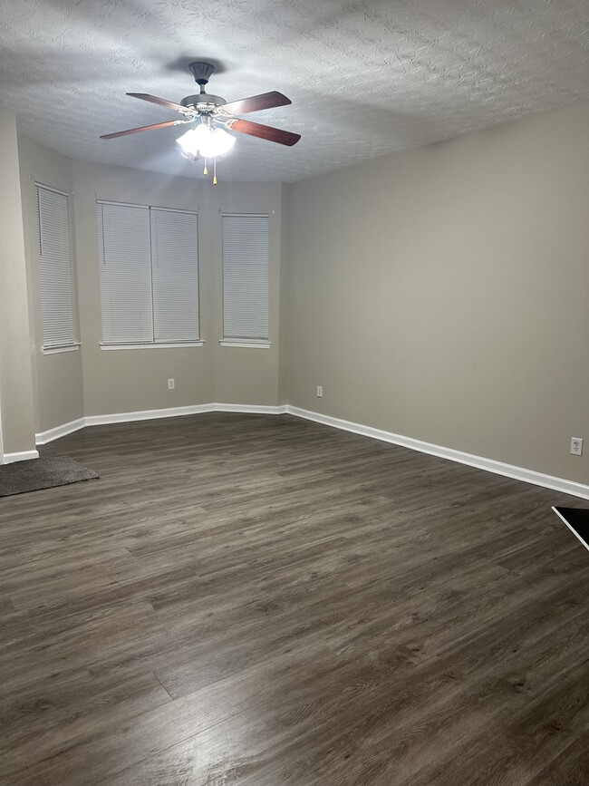 Photo - 6305 Ellenwood Dr