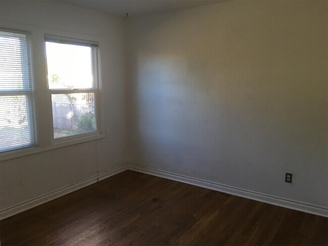 Photo - 1625 N Holman St