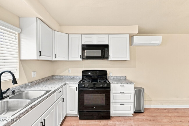 Photo - 2048 W 112th St