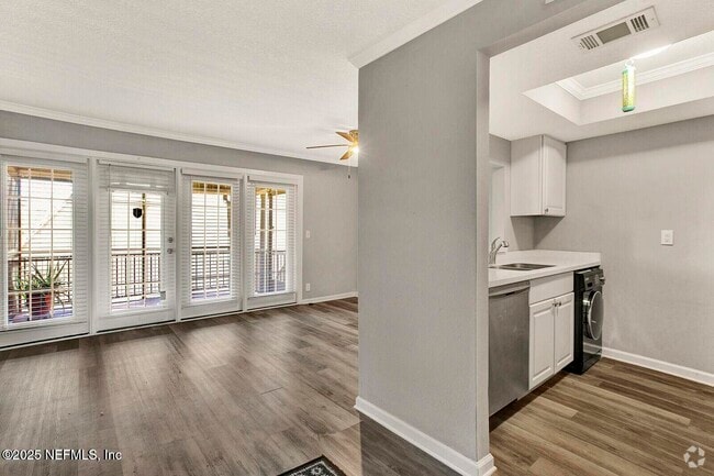 Building Photo - 6646 La Mirada Dr E Unit 6 Rental