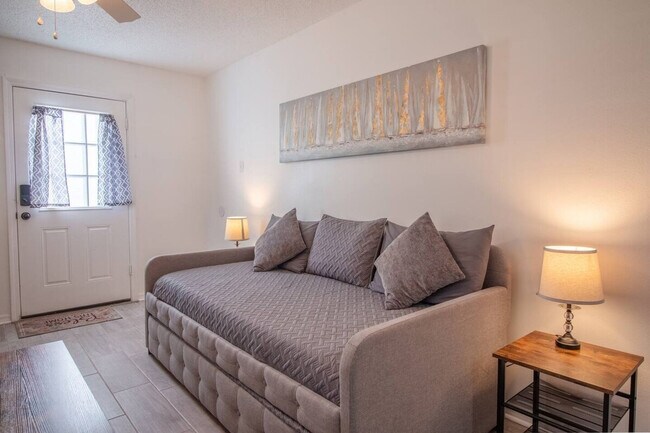 Photo - 3037 Peel Ave Unit ID1094210P