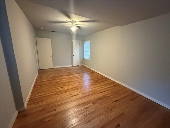 120 Paris Ave