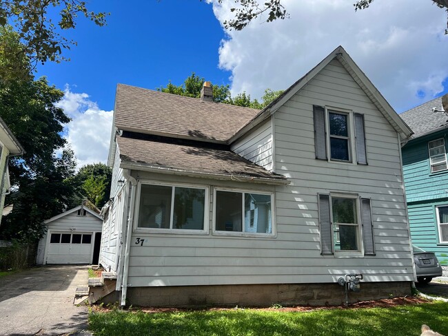 Building Photo - 1st FL BEDROOMS, 1ST FL LAUNDRY. MOVE-IN R... Rental