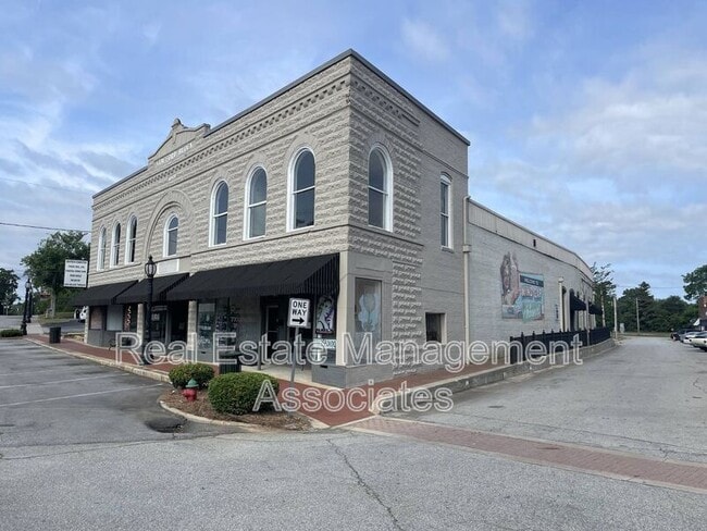 Photo - 10-10A Market St