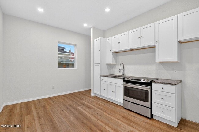 Building Photo - 205 N Wild Olive Ave Unit Downstairs