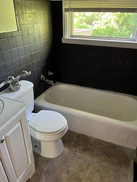 Photo - 433 Caithness Rd