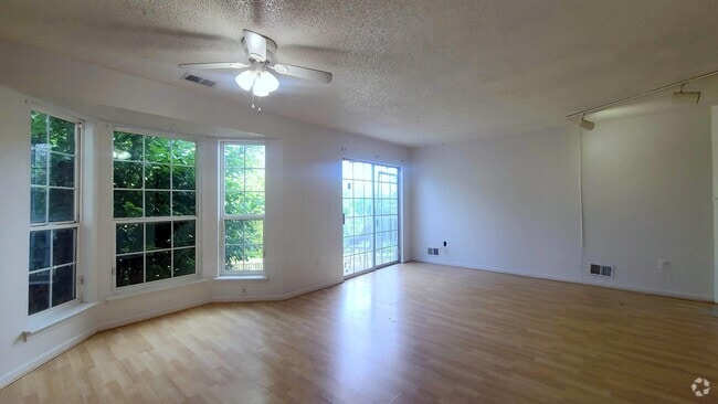 Building Photo - 15 Cherry St Rental