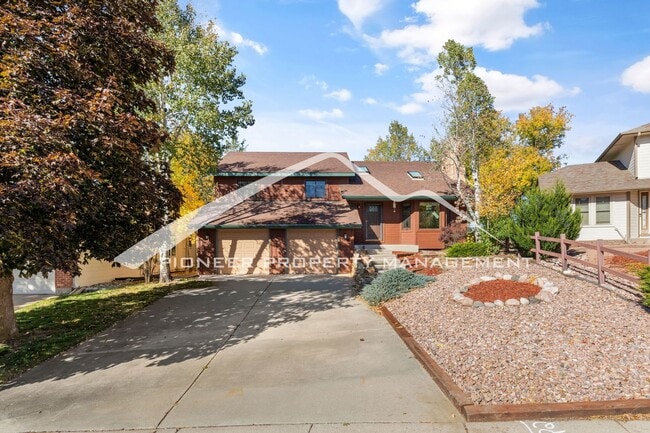 Beautiful 4 bedroom home with Stunning Col... - Beautiful 4 bedroom home with Stunning Col...