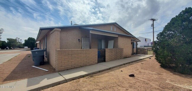 Building Photo - 1917 Karen Sue Pl Rental