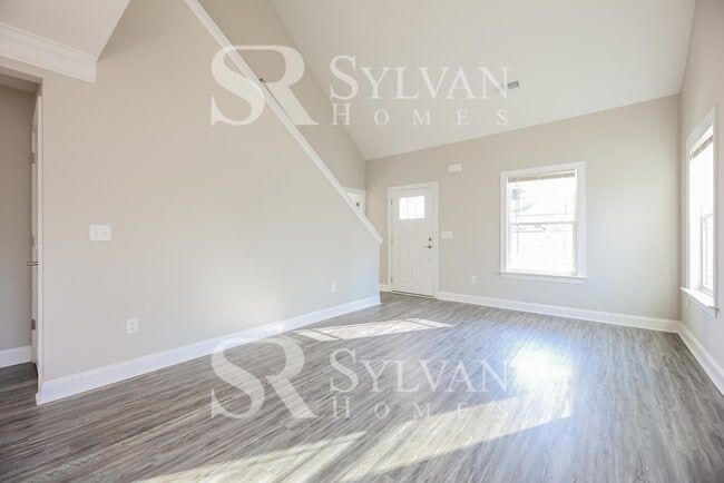 Photo - Enjoy living the good life in this 3 bedro...