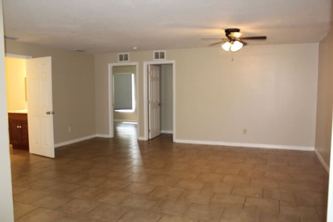Photo - 3 bedroom home with partial fenced yard