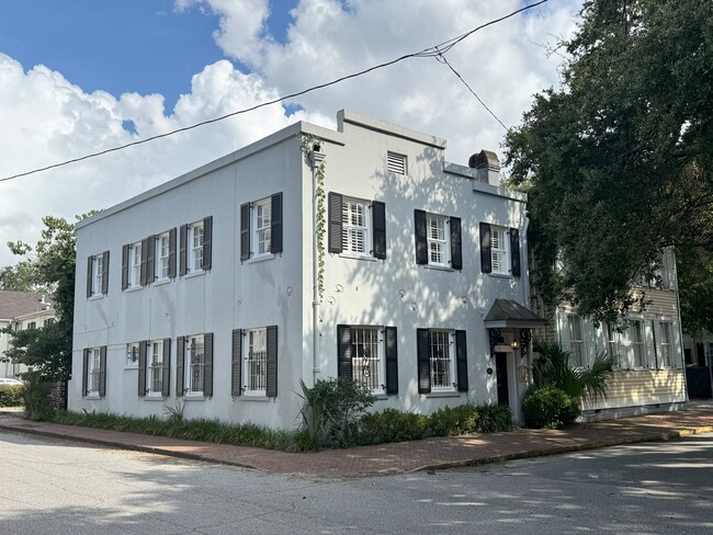 Building Photo - 20 Houston St Unit Apt 2
