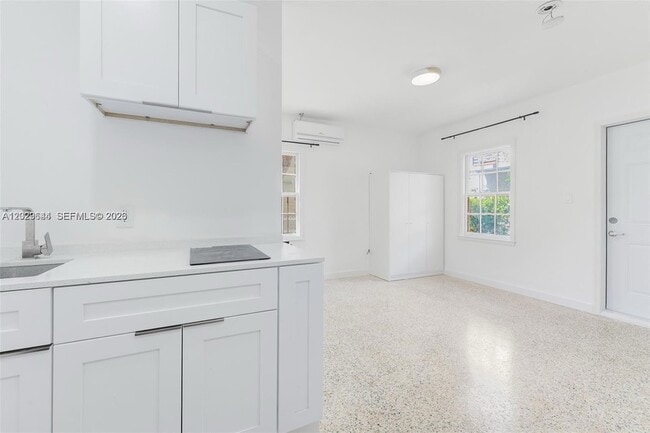 Building Photo - 415 75th St Unit 4
